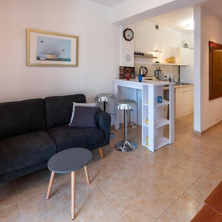 Apartment Anamaria With Seaview Petrcane Bagian luar foto
