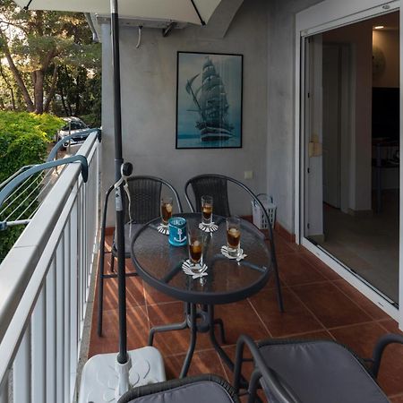 Apartment Anamaria With Seaview Petrcane Bagian luar foto