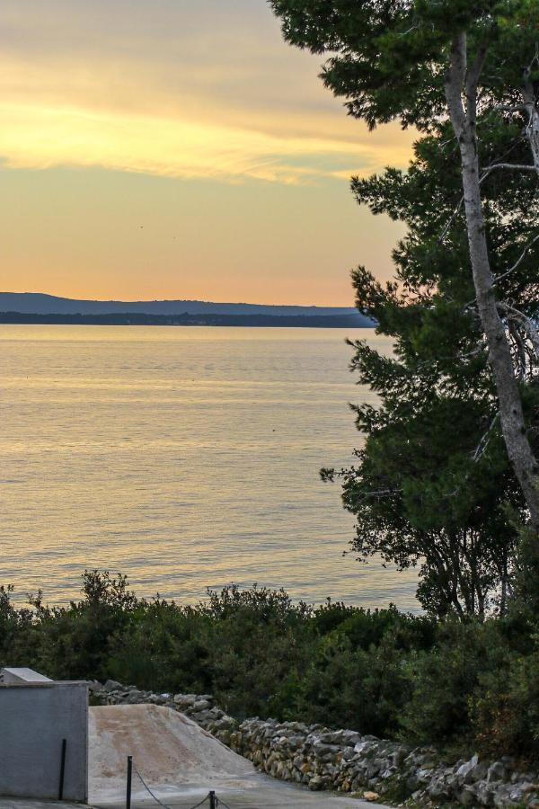 Apartment Anamaria With Seaview Petrcane Bagian luar foto