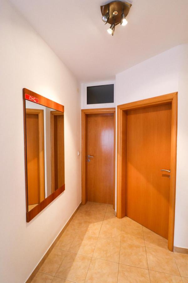 Apartment Anamaria With Seaview Petrcane Bagian luar foto