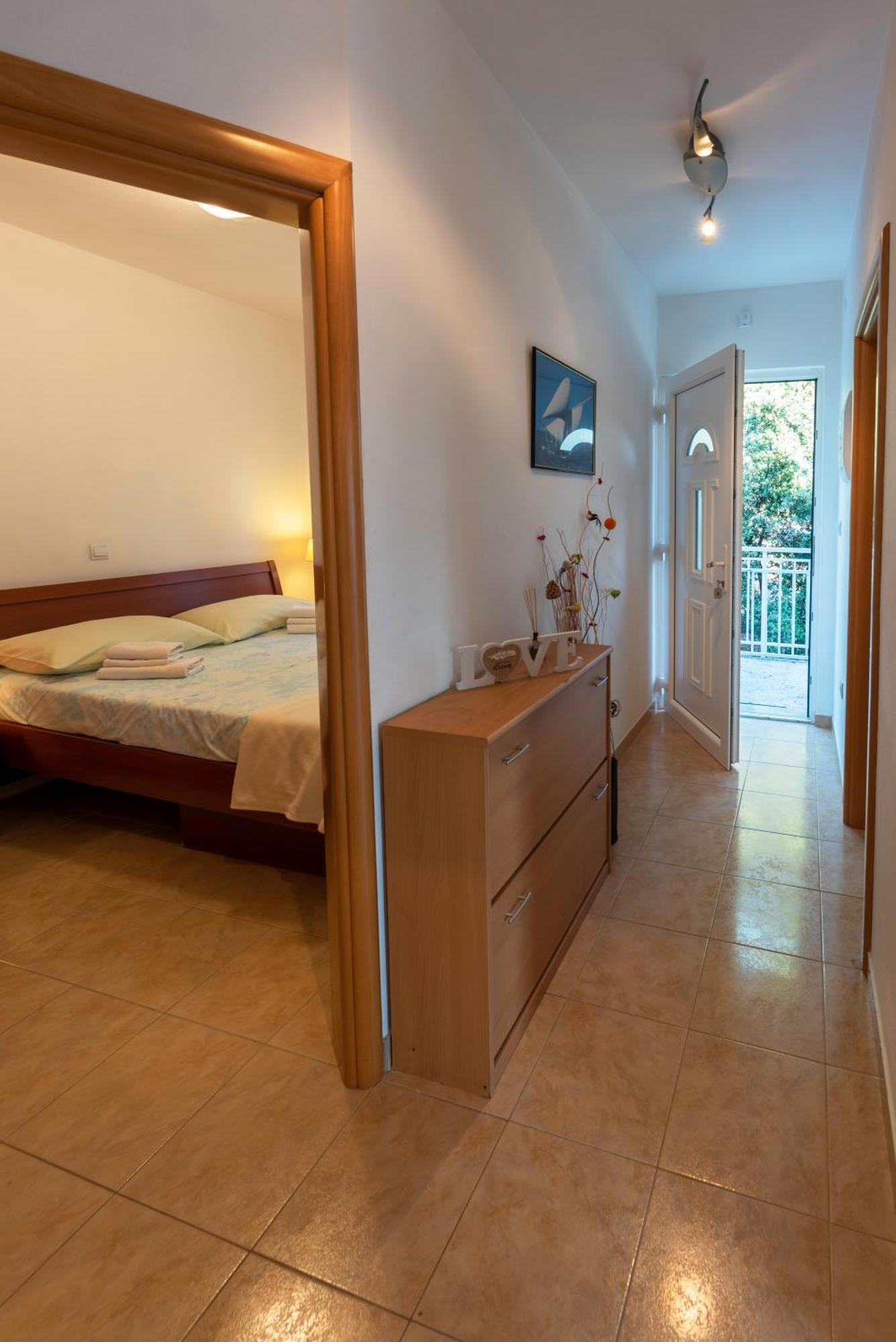 Apartment Anamaria With Seaview Petrcane Bagian luar foto