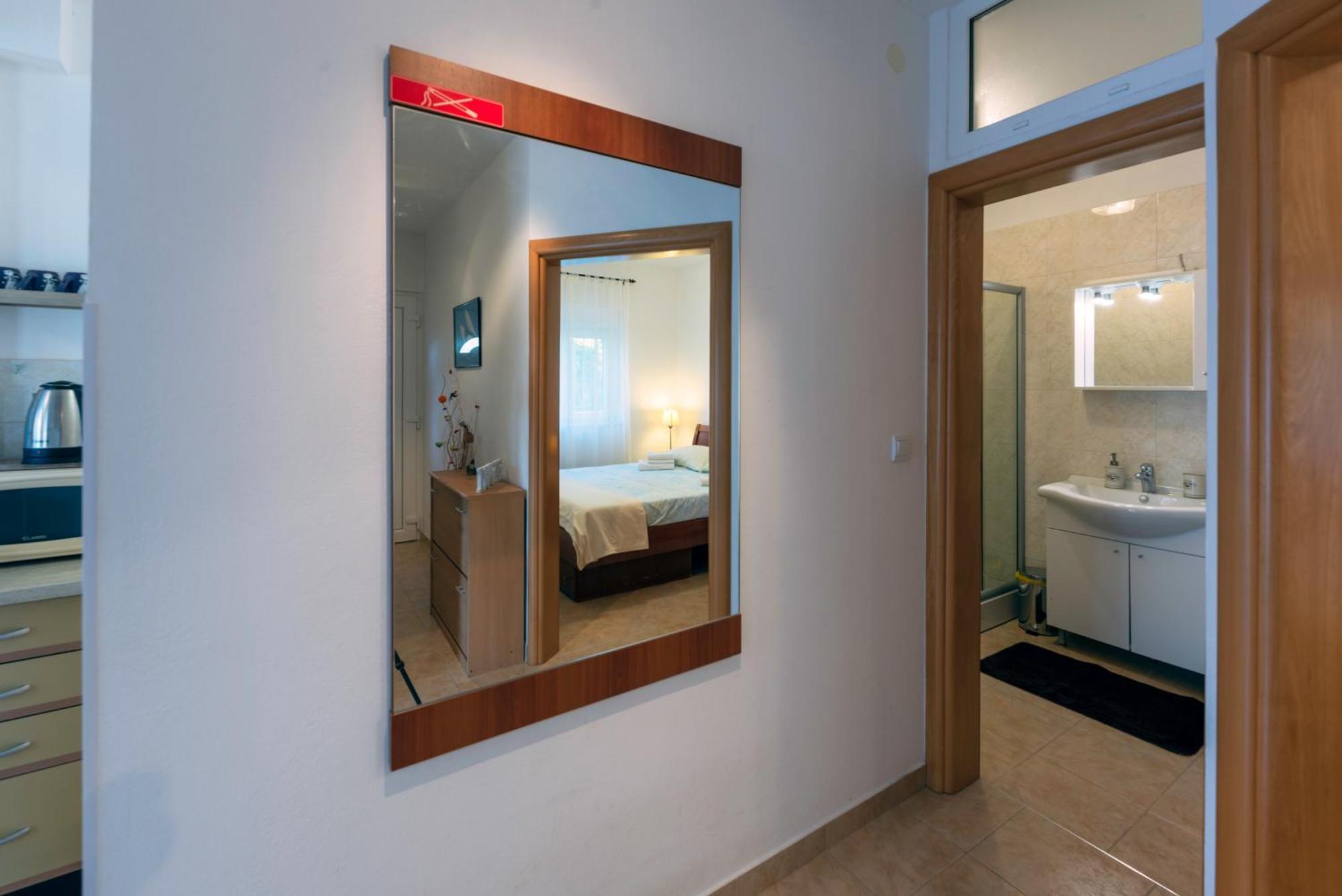 Apartment Anamaria With Seaview Petrcane Bagian luar foto