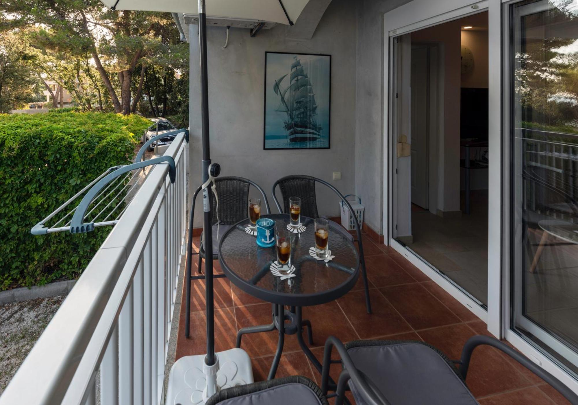 Apartment Anamaria With Seaview Petrcane Bagian luar foto