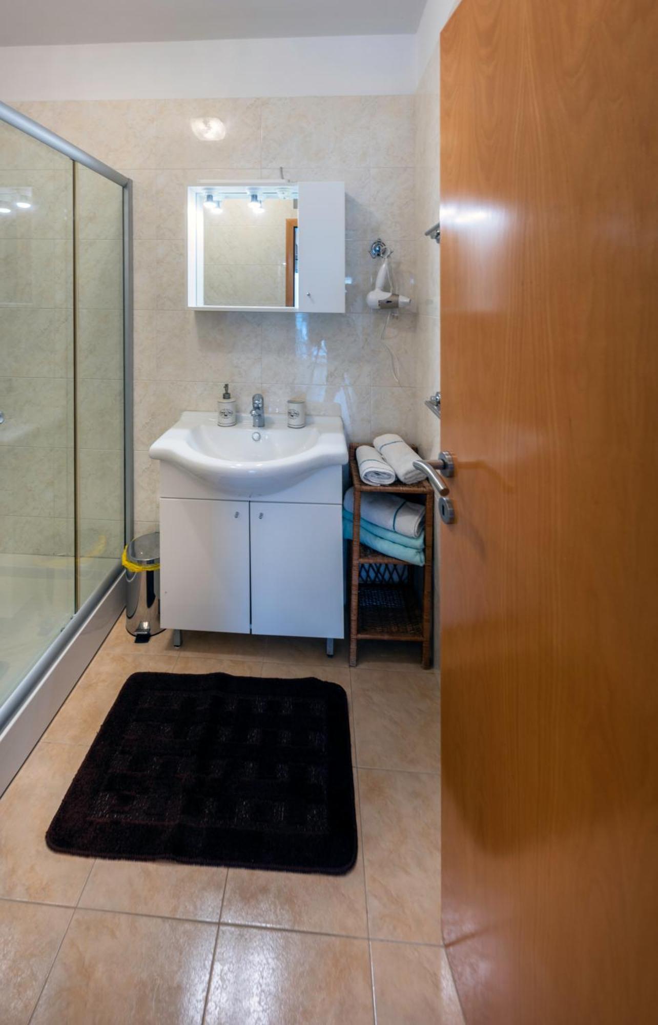 Apartment Anamaria With Seaview Petrcane Bagian luar foto