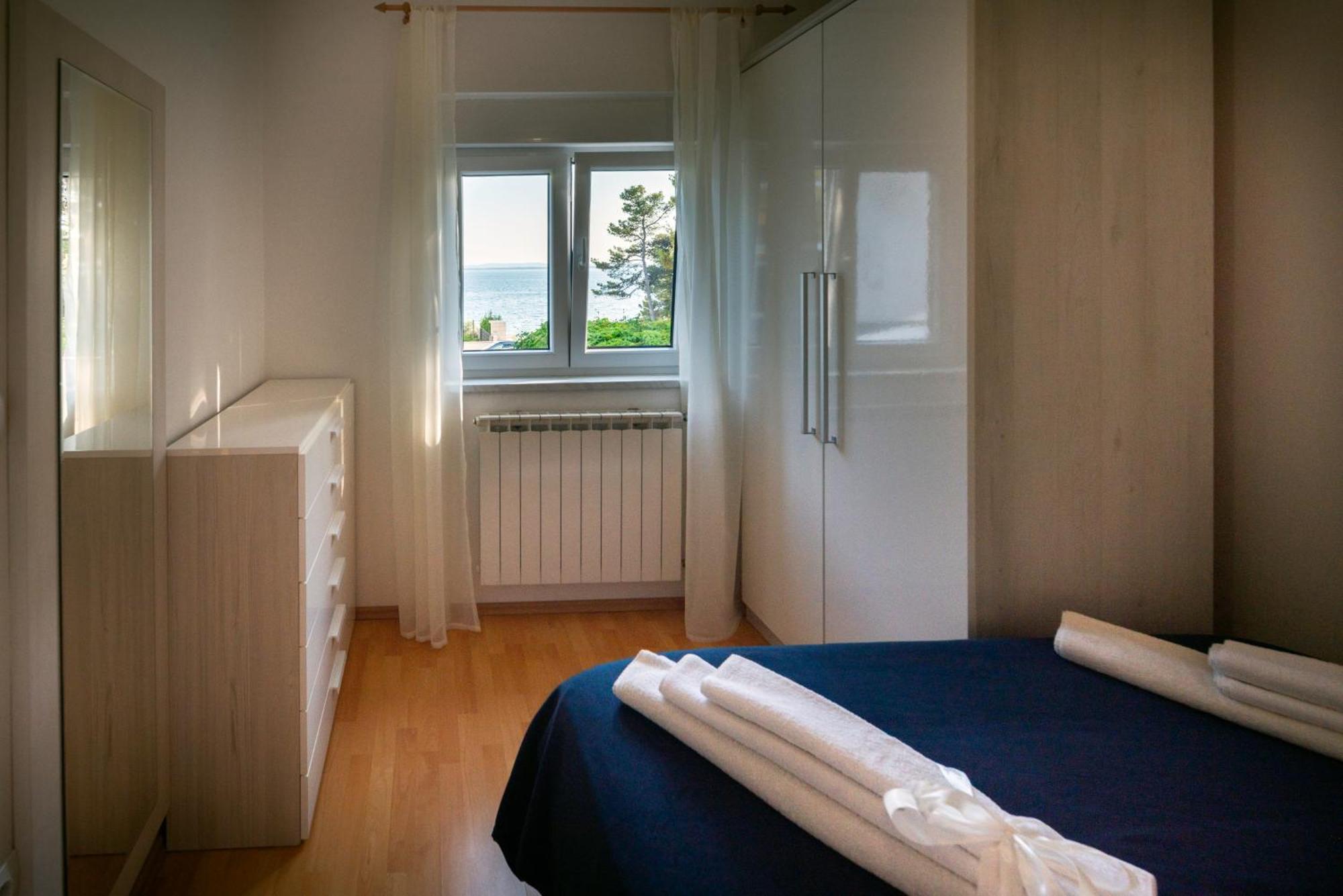 Apartment Anamaria With Seaview Petrcane Bagian luar foto