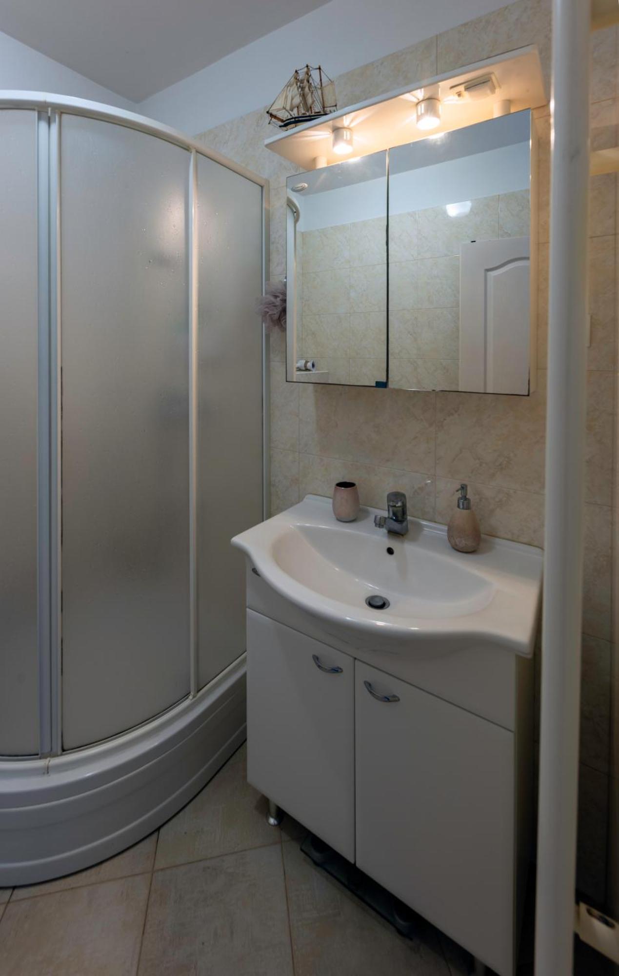 Apartment Anamaria With Seaview Petrcane Bagian luar foto
